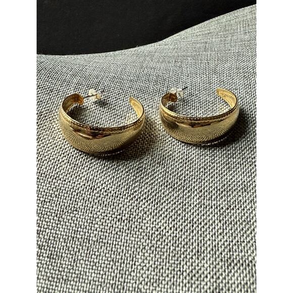 Vtg. Half Hoop Earrings Gold Tone Classic Minimalist Career Capsule Workwear Mod - Picture 1 of 5